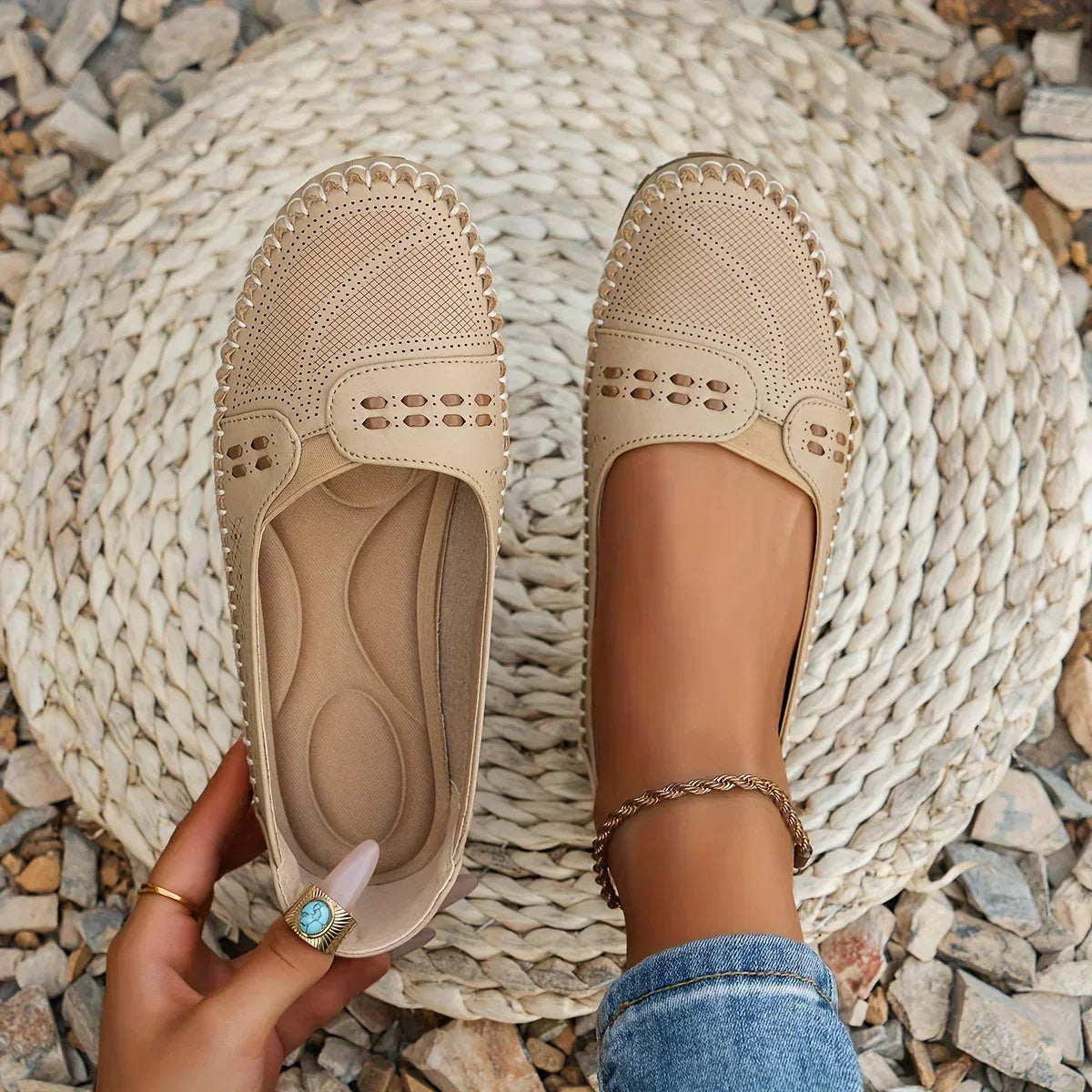 Aina | Everyday Ease Slides