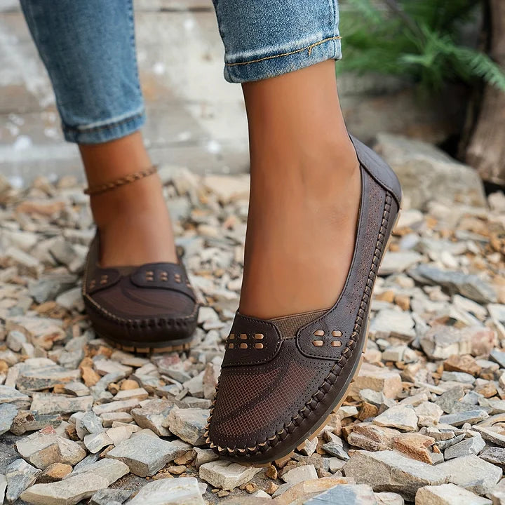 Aina | Everyday Ease Slides