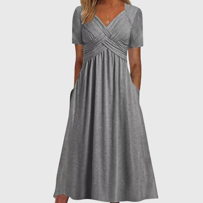 amanda-flattering-dress-03.webp