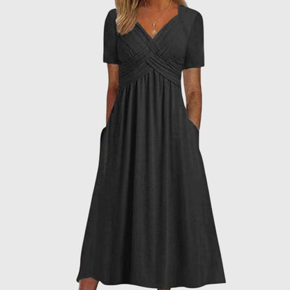 amanda-flattering-dress-05.webp
