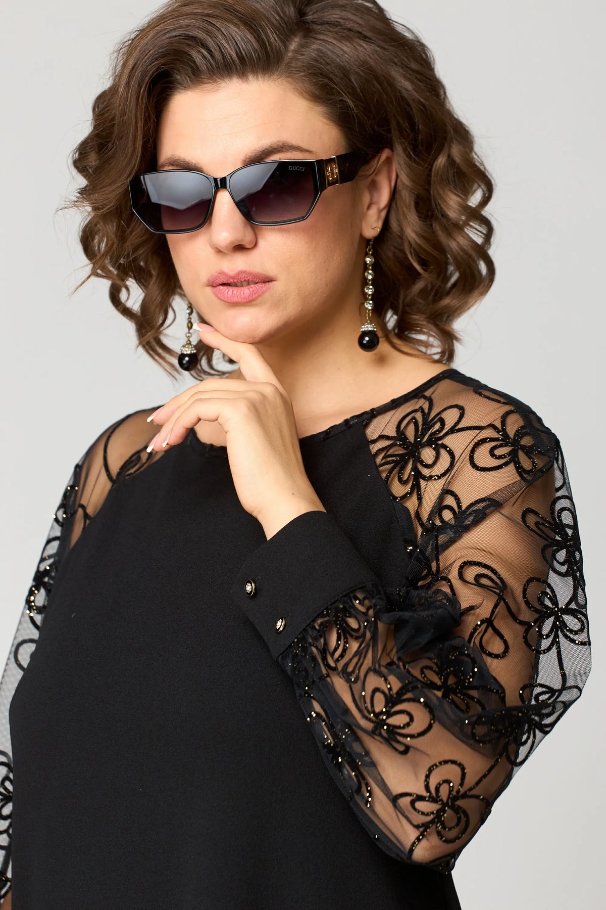 edyth-elegant-lace-dress-03.webp
